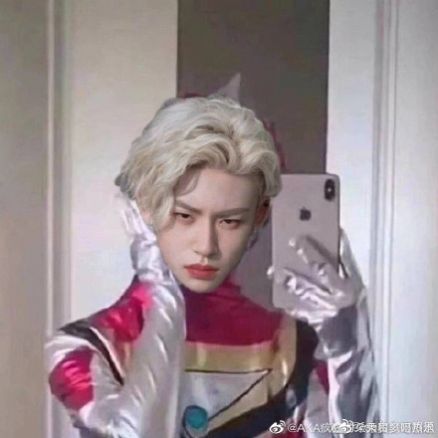 小鬼奥特曼战士反差童趣照表情包 v1.0