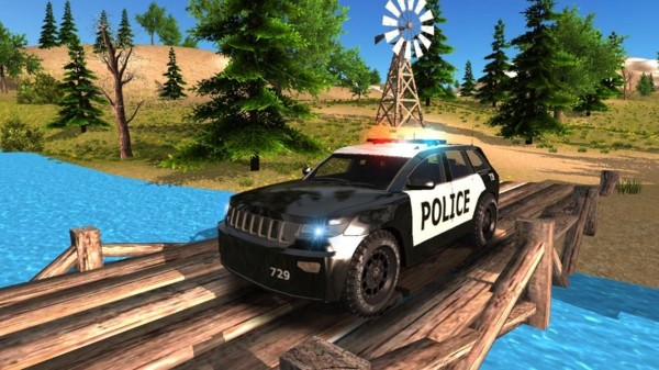 警车驶离公路
