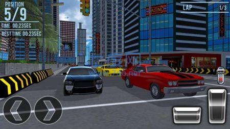 警车追击撞毁汽车