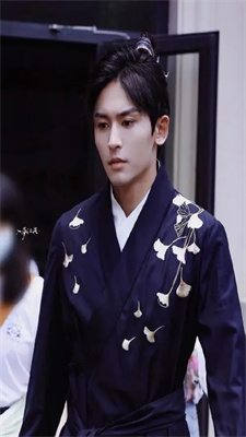 王一博张哲瀚撞衫图片 v1.0