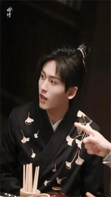 王一博张哲瀚撞衫图片 v1.0