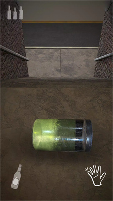 在楼梯上打碎玻璃瓶BottleStair