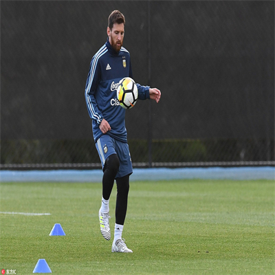 梅西30号球衣颠球图片 v1.0