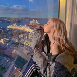 Rosé朴彩英稀有图头像壁纸朋友圈背景图.jpg
