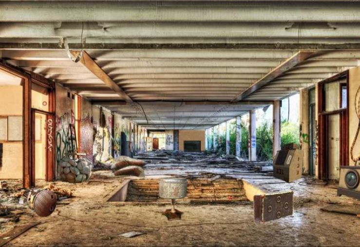 被遗弃的剧院逃生游戏官方版图片2